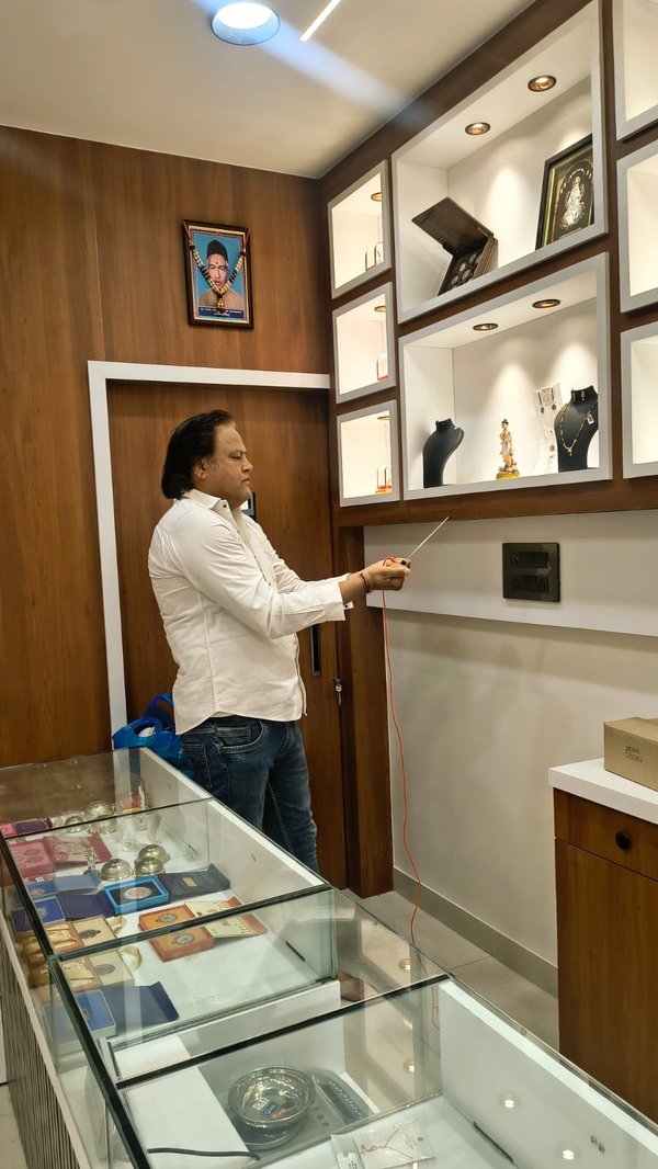 Anand Maheshwari performing Vastu analysis at a client site